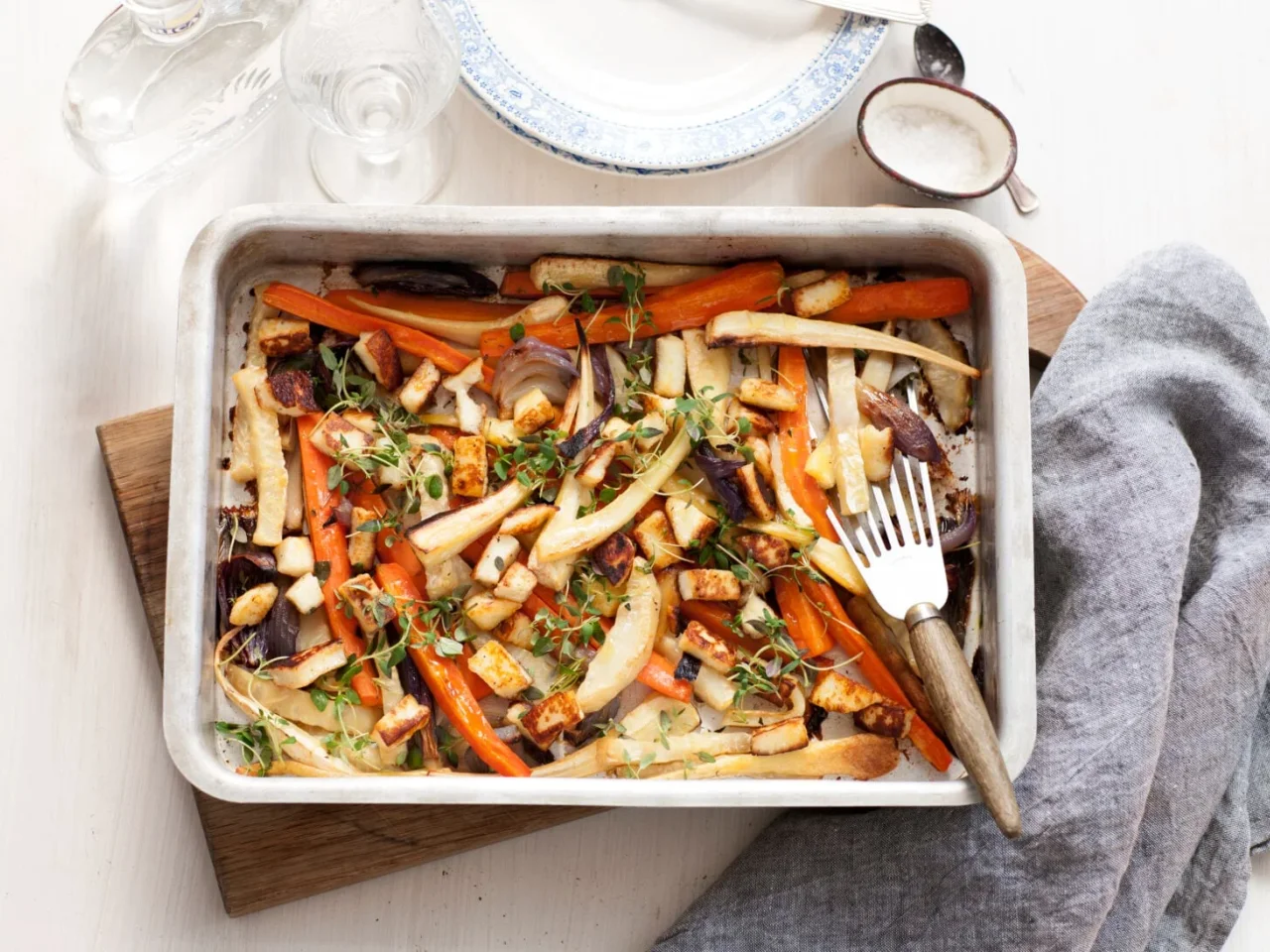 Ugnsbakade rotfrukter med ostcreme och stekt halloumi