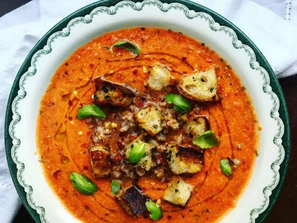 Snabb tomatsoppa med soltorkad tomat och matvete