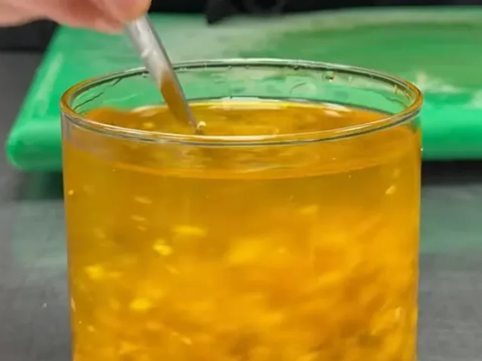 Vitlöksolja med örter